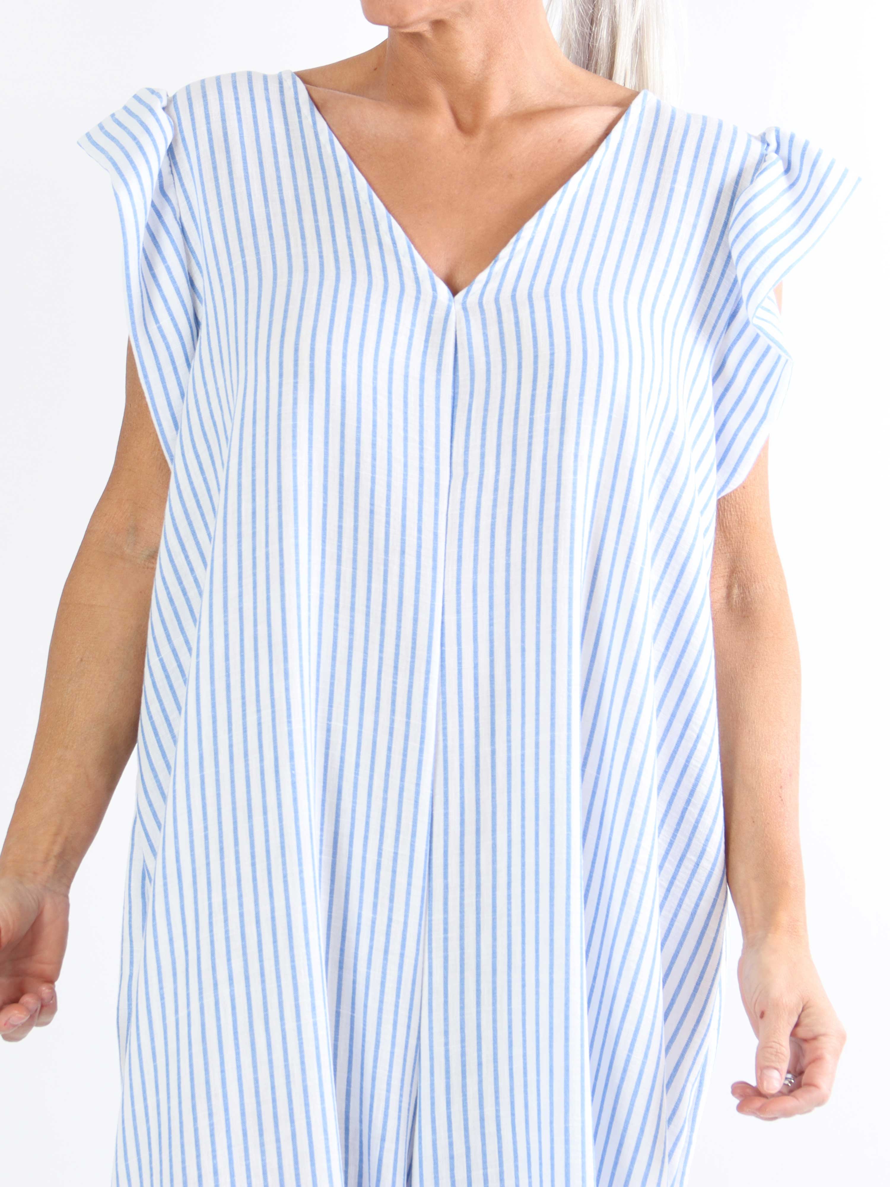 Steffy - Söt randig jumpsuit i plusstorlek med volangärmar